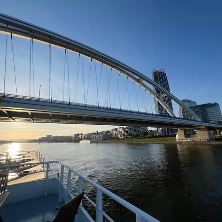 Trainstation アパート